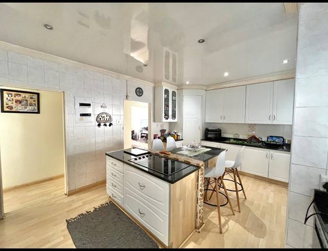 4 BEDROOM HOUSE FOR SALE IN RIDGEWAY
